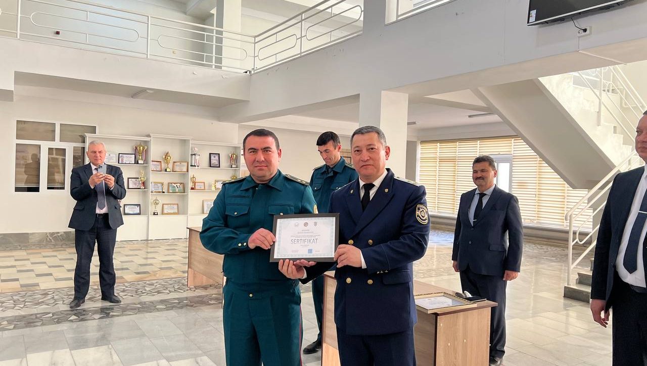 Buxoro: Qiynoqqa qarshi kurash mashg‘ulotlari tinglovchilariga sertifikatlar topshirildi