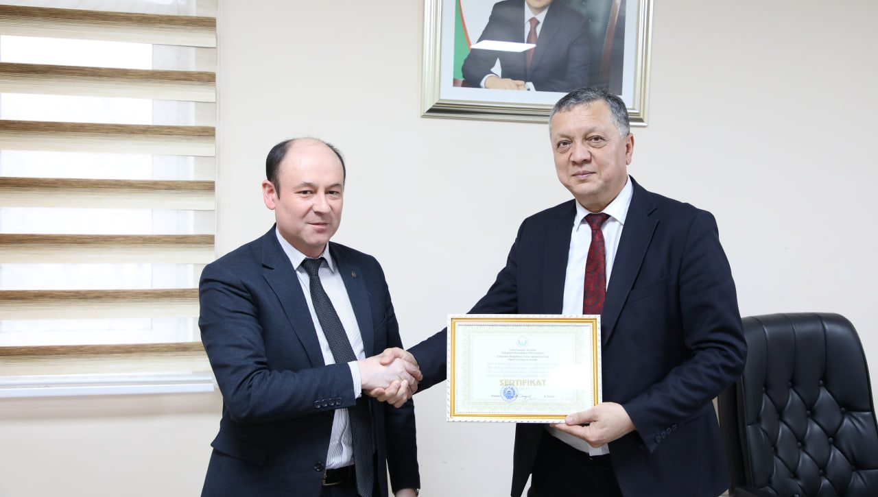 DAVLAT VA HUQUQ INSTITUTIGA INSON HUQUQLARI VA XITOY MADANIYATIGA OID ADABIYOTLAR BEG‘ARAZ TOPSHIRILDI