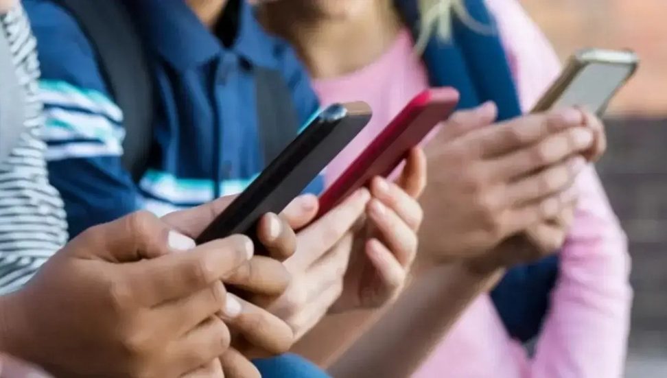 Францияда 15 ёшдан кичик болаларга ижтимоий тармоқлар тақиқланди