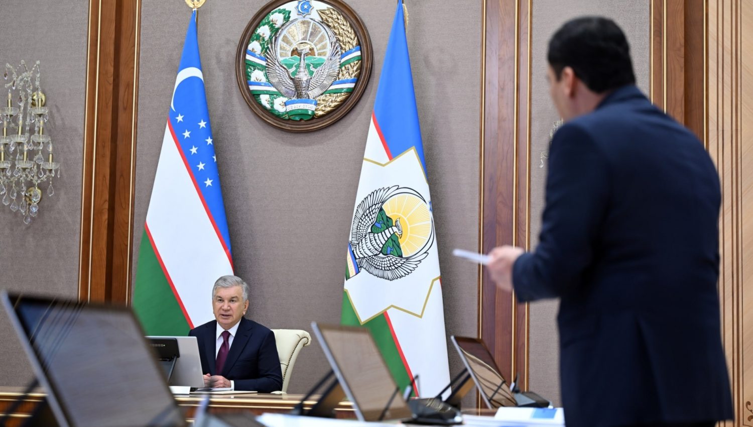 President reviews proposals to improve the remuneration system for civil servants