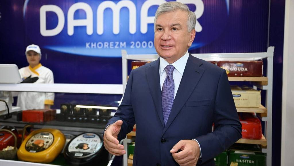 Давлатимиз раҳбари сут маҳсулотлари ишлаб чиқариш корхонаси фаолияти билан танишди