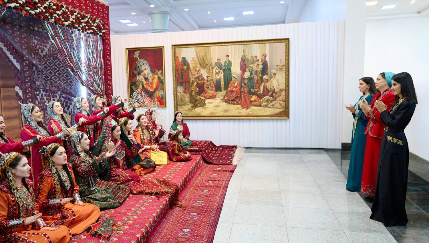 Saida Mirziyoyeva Aşxoboddagi sanʼat körgazmasida iştirok etdi