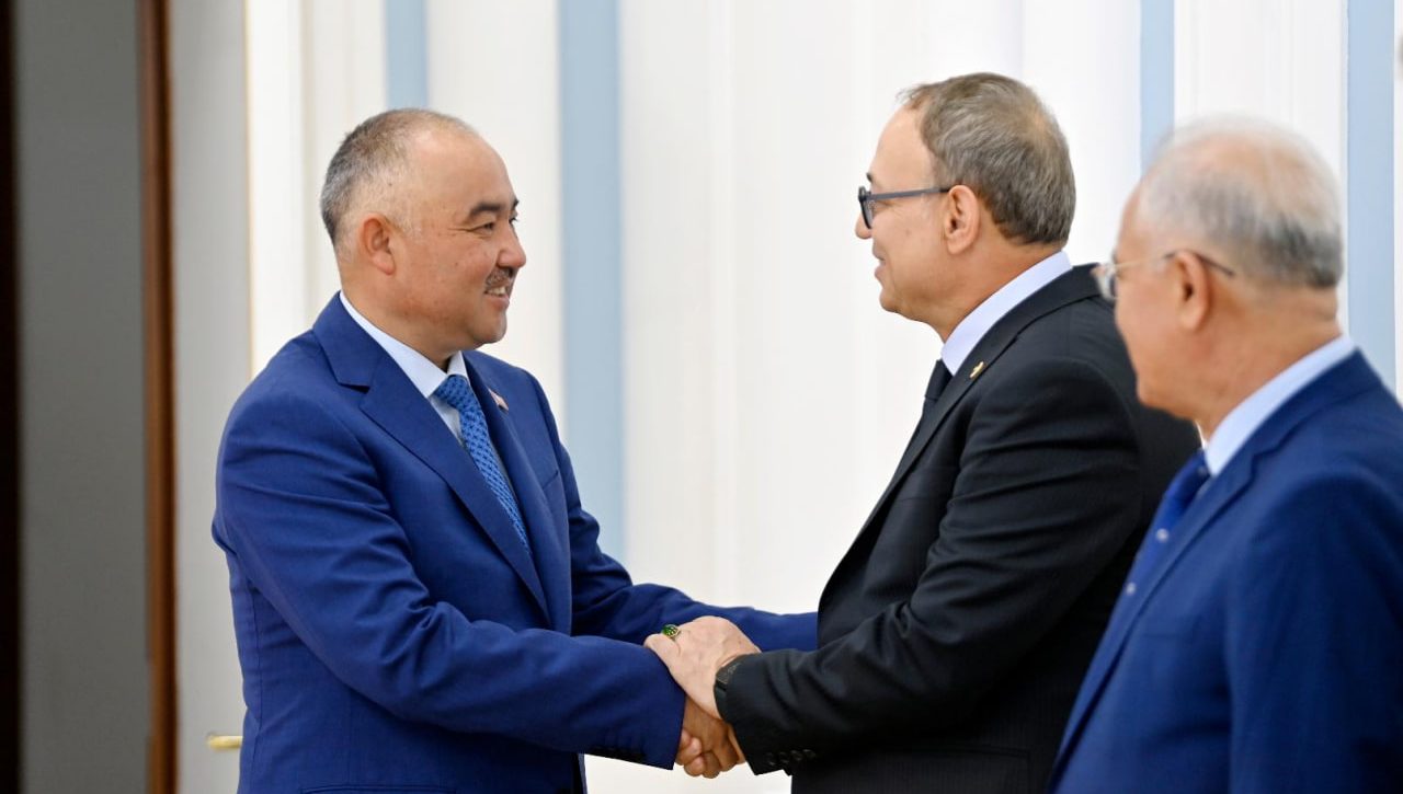 Qirg‘iziston parlamentida Chingiz Aytmatov nomidagi institut vakillari bilan uchrashuv