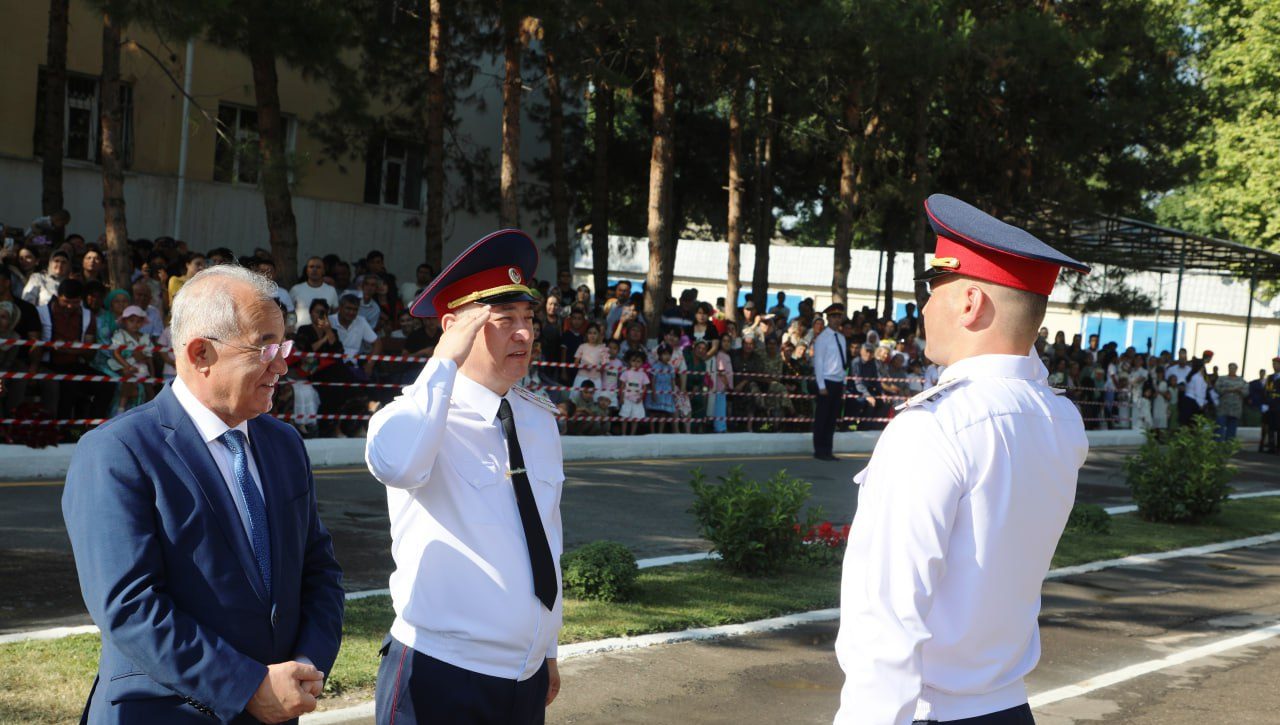 AKMAL SAIDOV  FAVQULODDA VAZIYATLAR VAZIRLIGI AKADEMIYASI BITIRUVCHILARINING TANTANALI TADBIRIDA QATNASHDI