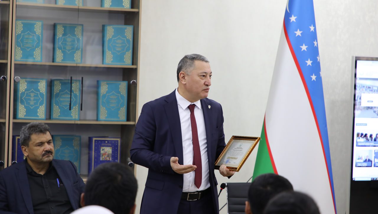 “O‘zbekiston Respublikasi Konstitutsiyasi: o‘quv qo‘llanma” kitobi taqdimoti bo‘lib o‘tdi