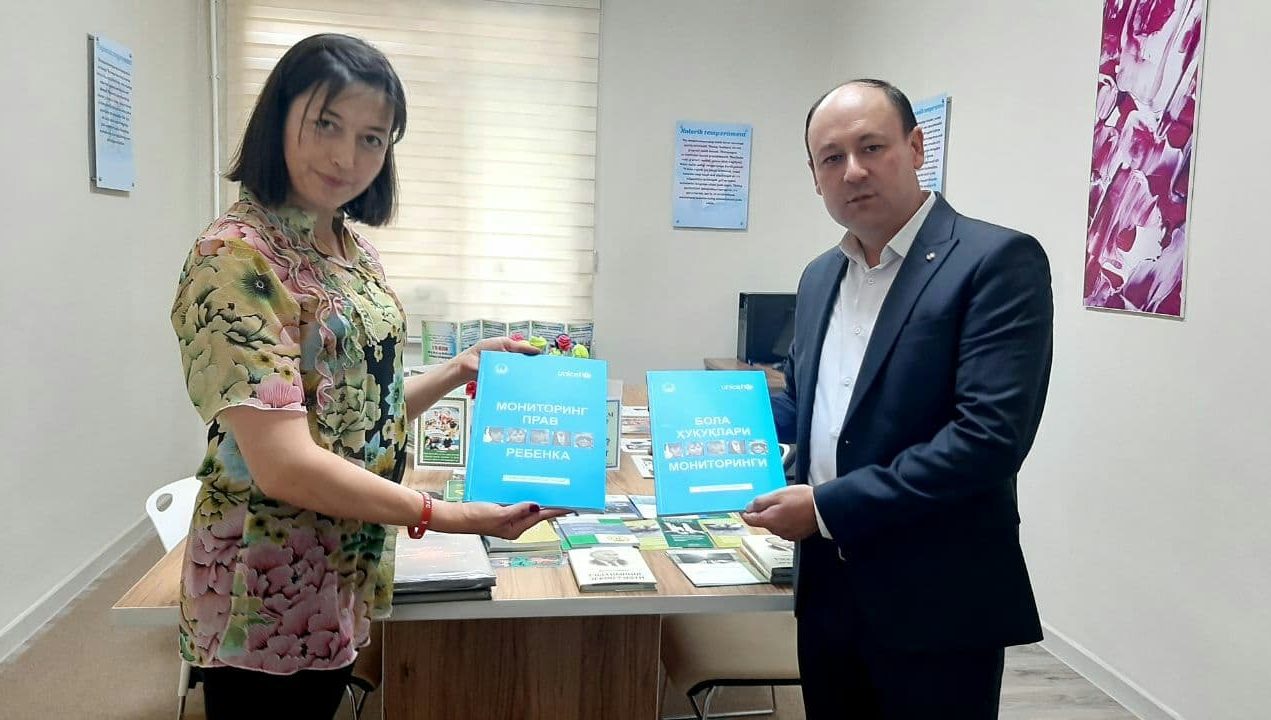 Milliy markaz tomonidan Mehribonlik uyiga kitoblar topshirildi