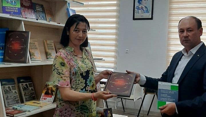 Milliy markaz tomonidan Mehribonlik uyiga kitoblar topshirildi