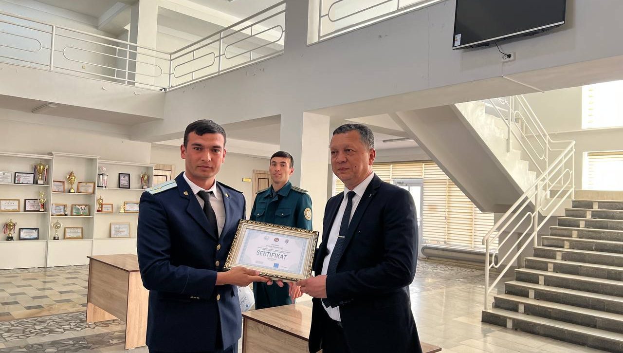 Buxoro: Qiynoqqa qarshi kurash mashg‘ulotlari tinglovchilariga sertifikatlar topshirildi