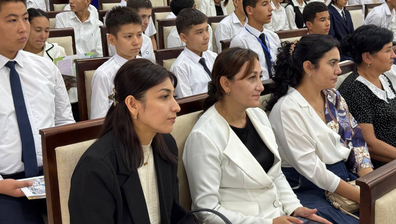 Tanlov g‘oliblariga ular chizgan rasmlar chop etilgan kitob topshirildi