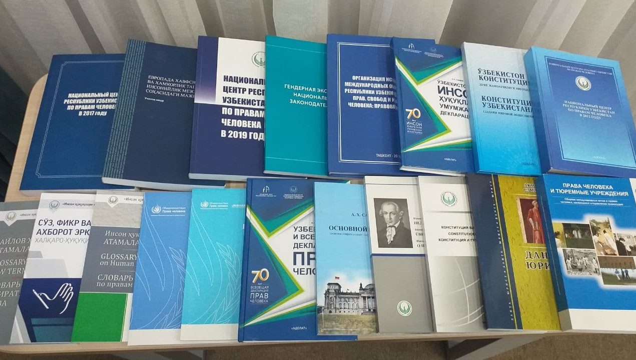 Markaz tomonidan Jurnalistika va ommaviy kommunikatsiyalar universitetiga 250 ta kitob taqdim etildi