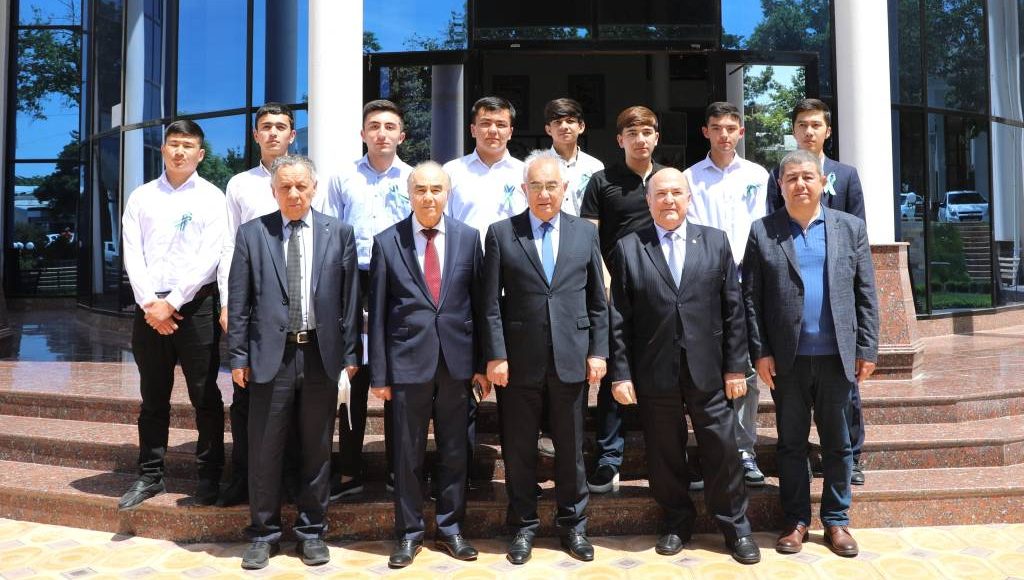 Akademiklar iqtidorli talabalar bilan uchrashdi