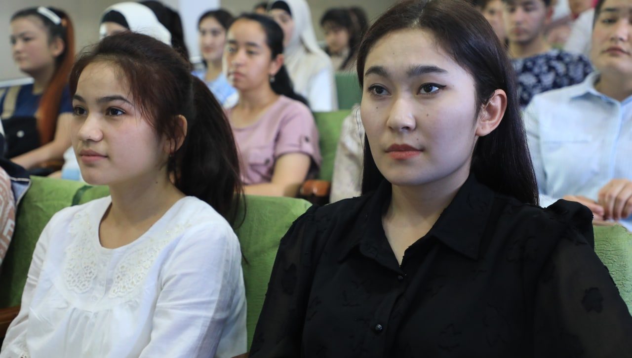 Andijon davlat universitetida O‘zbekistonning BMTga a’zo bo‘lganligining 30 yilligi munosabati bilan talaba-yoshlar ishtirokida davra suhbati bo‘lib o‘tdi