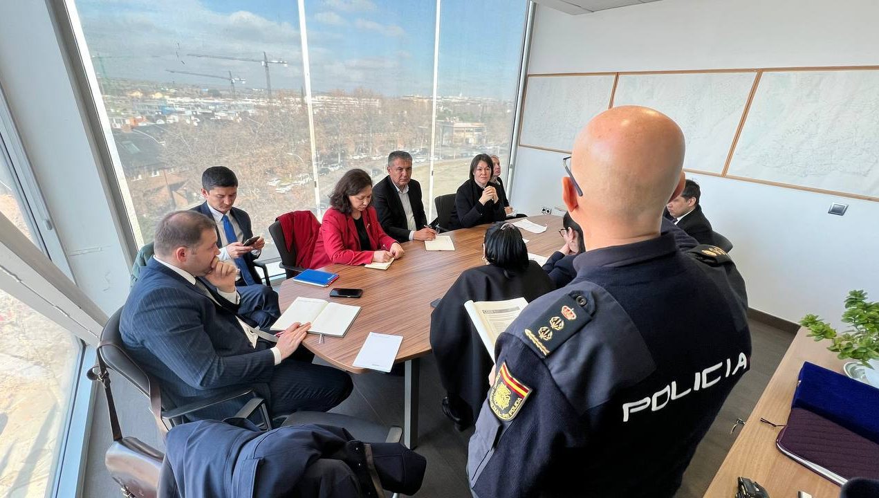 Madriddagi Fuenkarral-El-Pardo politsiya uchastkasi faoliyati bilan tanishuv