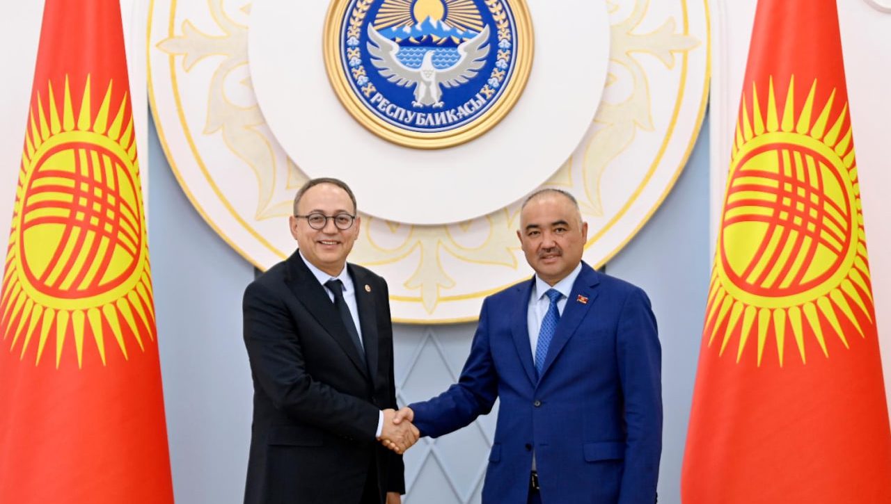 Qirg‘iziston parlamentida Chingiz Aytmatov nomidagi institut vakillari bilan uchrashuv