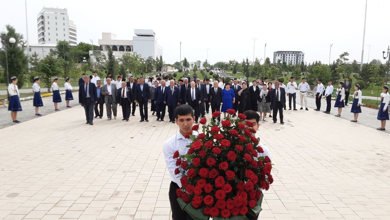 Hamid Olimjon va Zulfiyaxonim xotirasi yod etildi