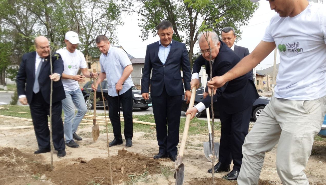 Akmal Saidov Jizzaxdagi “Yashil makon” umummilliy aksiyasida qatnashdi
