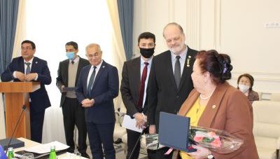 «Inson huquqlari himoyasi uchun»:  ko'krak nishoni ilk sohiblariga topshirildi