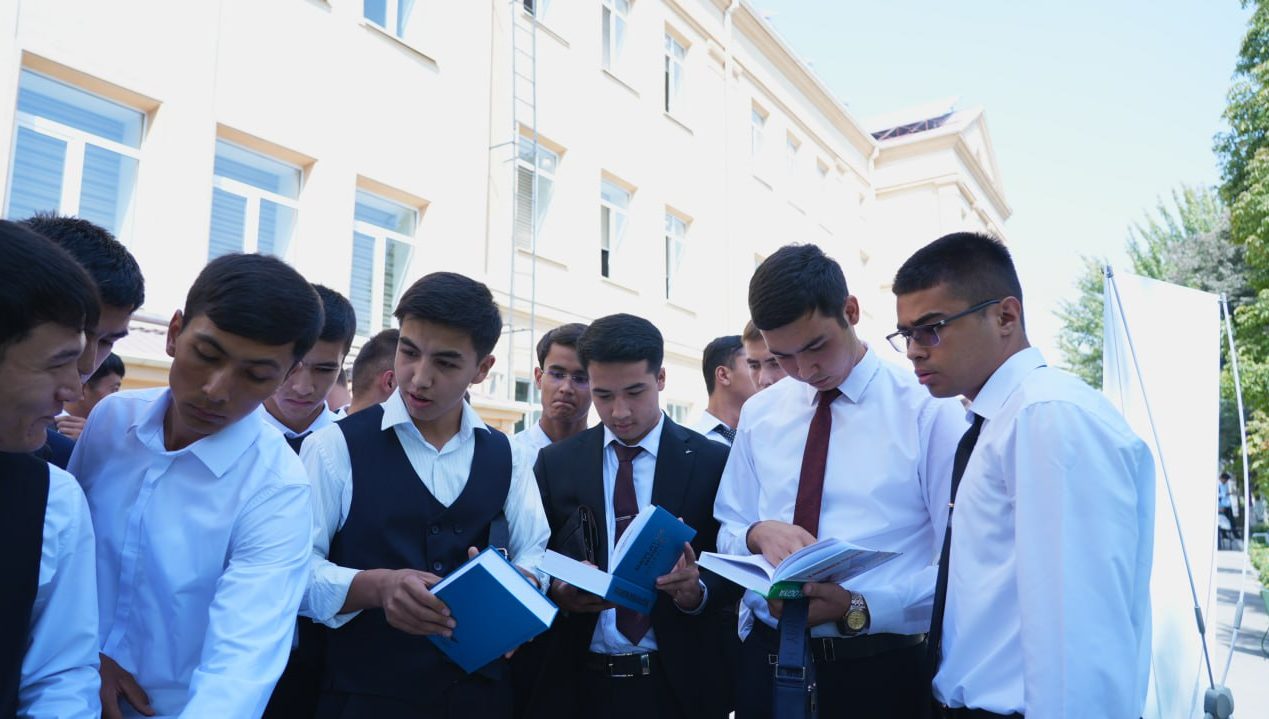 AKADEMIK VA YOSHLAR UCHRASHUVI