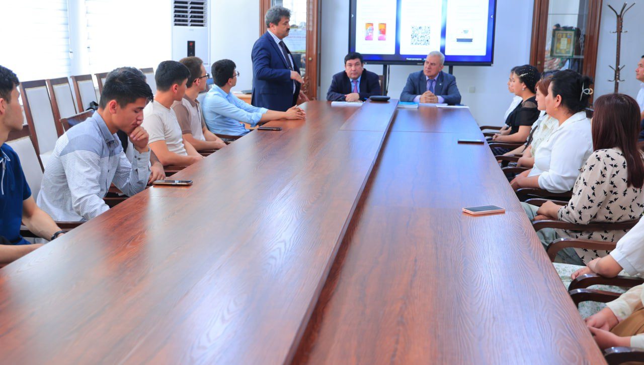 Milliy markaz vakillari  Urganch yoshlari bilan uchrashdi