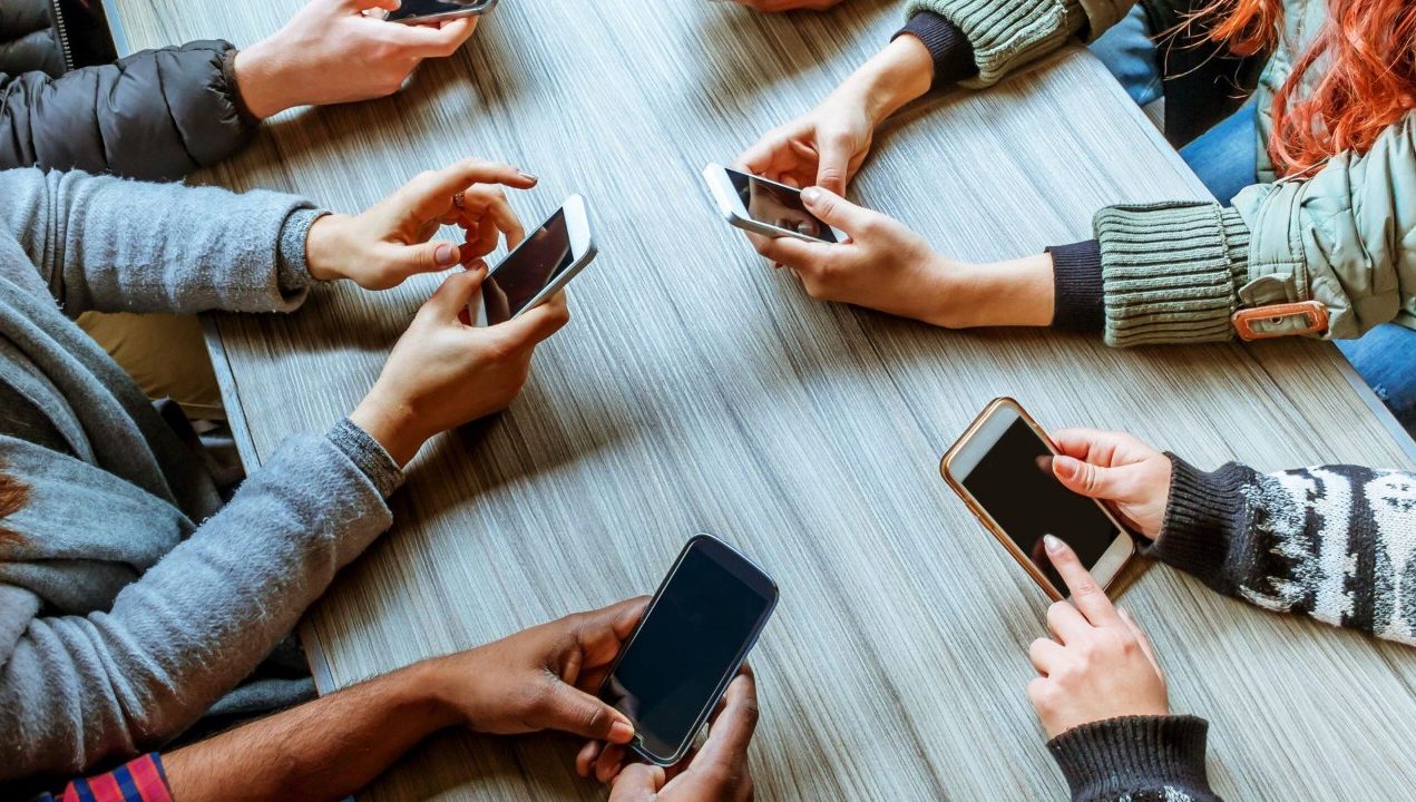 QO‘L TELEFONI – SIGARET  EMAS,  SIZ HAM UNING KASHANDASIGA AYLANMANG