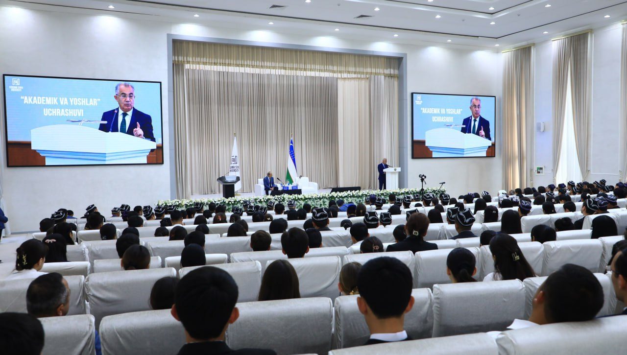 Akademik Akmal Saidov farg‘onalik talaba yoshlar bilan uchrashdi