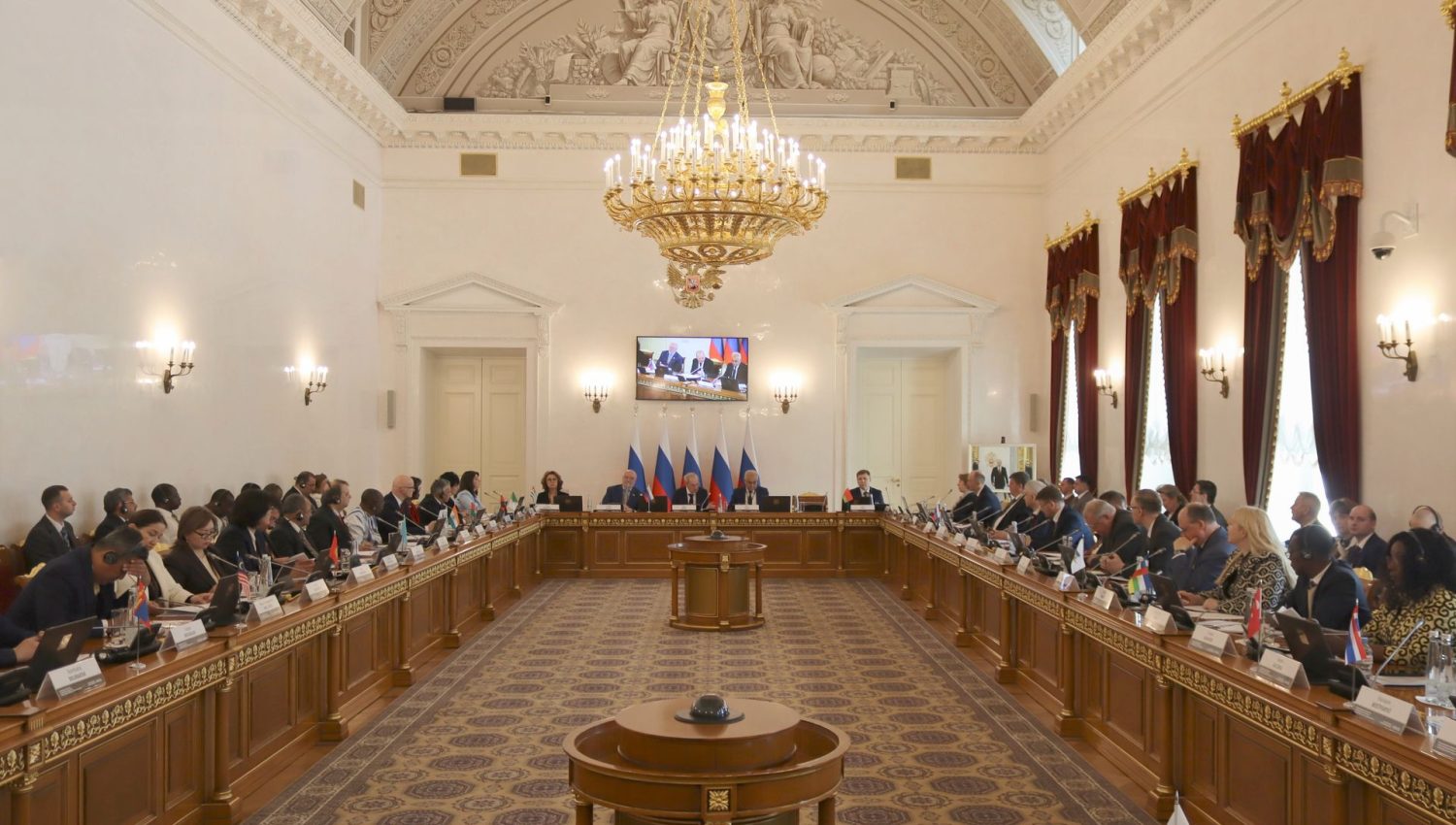 Узбекистан принял участие в правовом форуме в Санкт-Петербурге