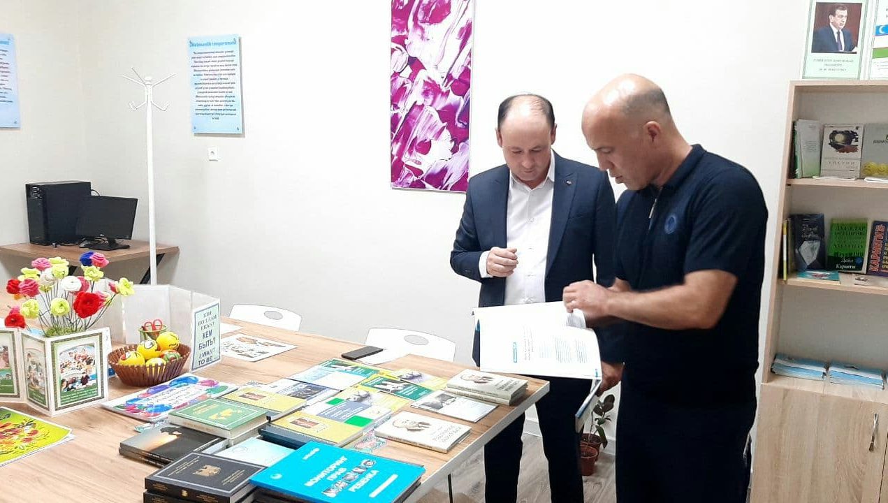 Milliy markaz tomonidan Mehribonlik uyiga kitoblar topshirildi