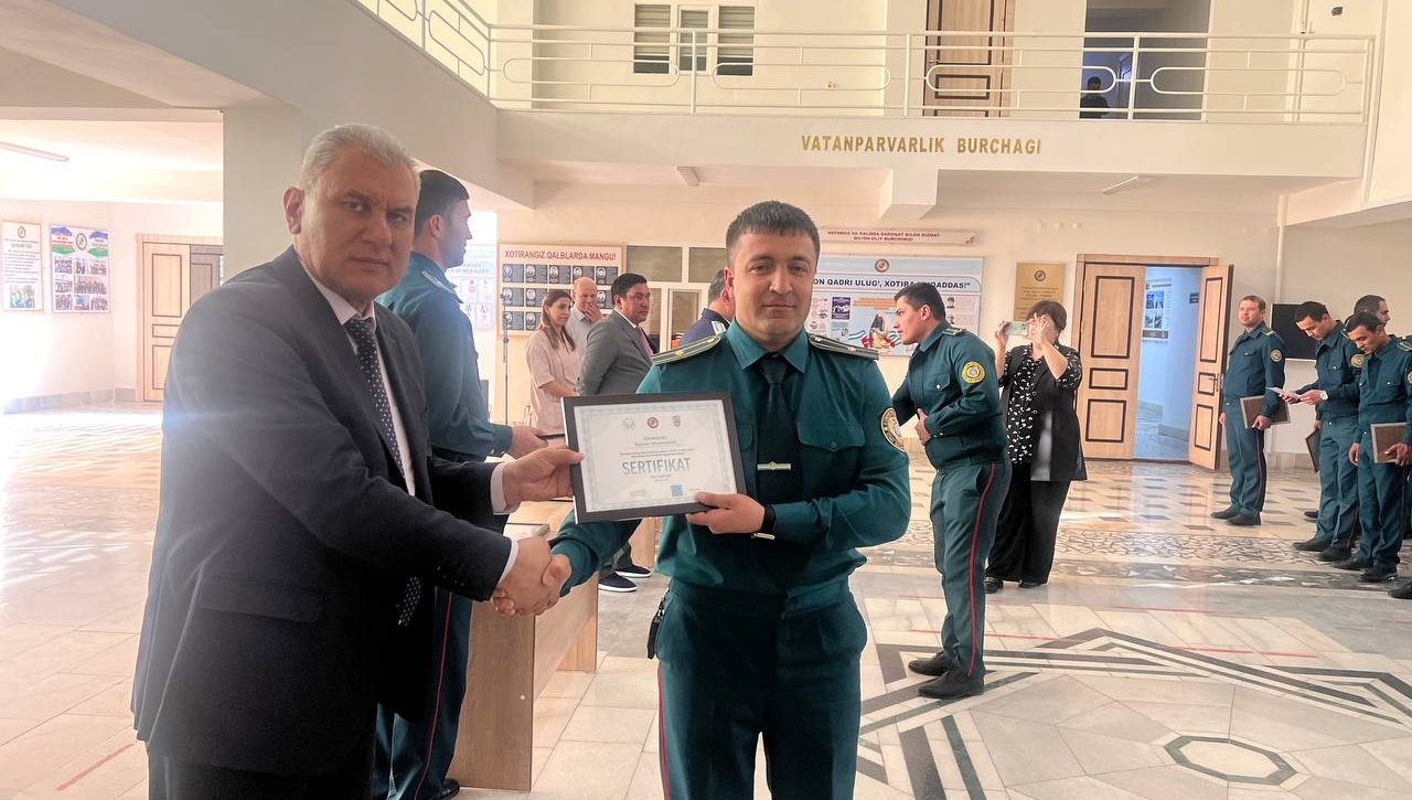 Buxoro: Qiynoqqa qarshi kurash mashg‘ulotlari tinglovchilariga sertifikatlar topshirildi