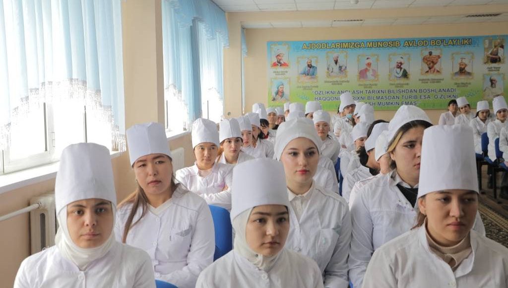 Mamlakatimizda shu kunlarda «Inson huquqlari haftaligi» o‘tkazilmoqda. Haftalik doirasida Chirchiq tibbiyot kollejida «Sudya va yoshlar» uchrashuvi bo‘lib o‘tdi. Uchrashuvda fuqarolik ishlari bo‘yicha Chirchiq tumanlararo sudi sudyalari Shoira Ermetova, Qizlarxon Ag‘zamova, Nozimjon Ismoilov, kollej o‘qituvchi va o‘quvchilari hamda OAV vakillari ishtirok etdi.