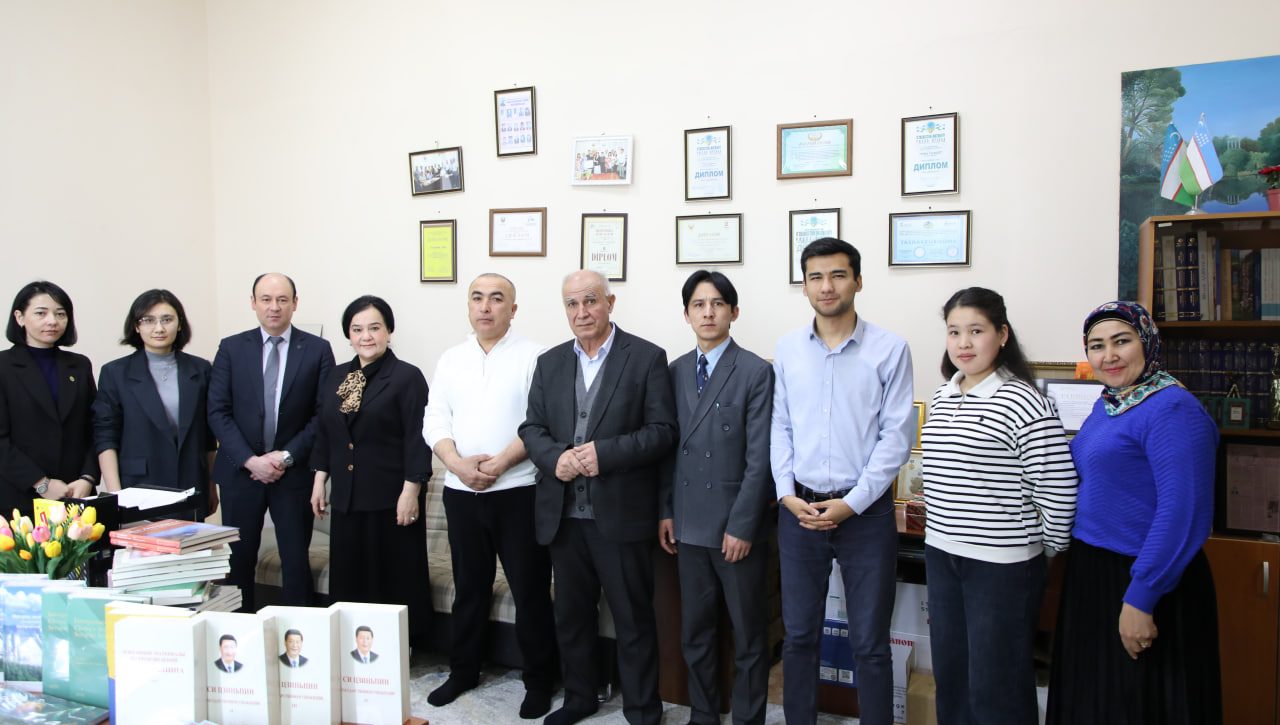 “TONG YULDUZI” TAHRIRIYATIGA KITOBLAR TAQDIM ETILDI