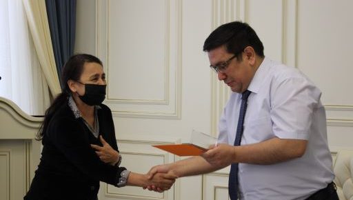 MUKOFOTLAR QUTLUG' BO'LSIN!