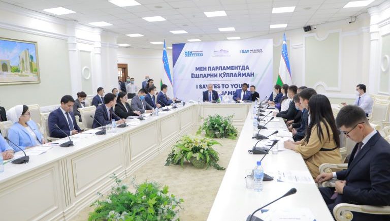 Ёшларнинг ҳуқуқлари ва манфаатларини ҳимоя қилиш масалалари кўриб чиқилди
