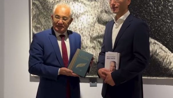 Chingiz Aytmatov uy-muzeyiga O‘zbekistonda nashr etilgan kitoblar taqdim etildi