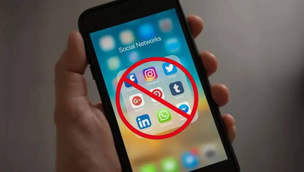 Австралия 16 ёшгача бўлган болаларга ижтимоий тармоқларда саҳифа очишни тақиқламоқчи