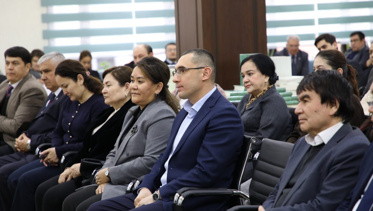 Xitoy Elchixonasi Inson huquqlari uyiga 800 ta kitob sovg‘a qildi