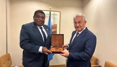 Martin Chungong receives Human Rights Protector badge from Uzbekistan