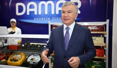 Давлатимиз раҳбари сут маҳсулотлари ишлаб чиқариш корхонаси фаолияти билан танишди