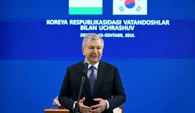 Президент Узбекистана встретился с соотечественниками в Республике Корея