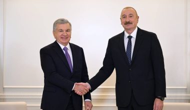 Лидеры Узбекистана и Азербайджана обсудили реализацию договоренностей на высшем уровне