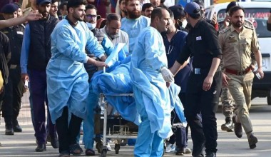 Kashmirda sayyohlarga hujum qilindi