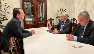 Акмал Саидов Брюсселда таниқли журналист ва адиб Ремко Рейдинг билан учрашди