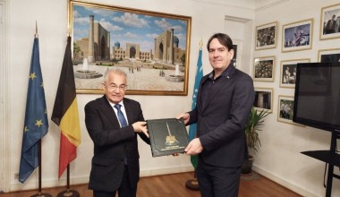 Акмал Саидовнинг голландиялик журналист ва адиб Ремко Рейдинг билан учрашуви: видеолавҳа