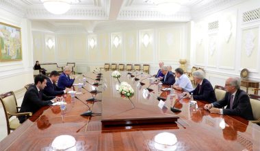 Oliy Majlis Qonunchilik palatasi Spikerining birinchi o‘rinbosari Akmal Saidov O‘zbekiston Respublikasi Prezidenti saylovida xalqaro kuzatuvchi sifatida ishtirok etish uchun mamlakatimizga kelgan Fransiya Senati huzuridagi "Fransiya-Markaziy Osiyo" parlamentlararo do‘stlik guruhi rahbari Erve Morey boshchiligidagi delegatsiya a`zolari bilan uchrashdi