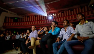 Hindistonda erkak film oldidan haddan uzoq reklama qo‘ygan kinoteatrni sudga berdi va yutib chiqdi