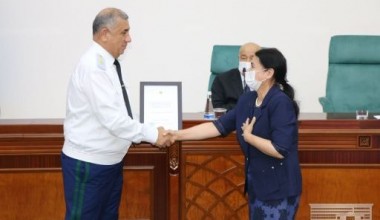 Марказ вакили тақдирланди