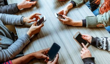 QO‘L TELEFONI – SIGARET  EMAS,  SIZ HAM UNING KASHANDASIGA AYLANMANG