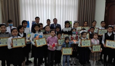 “Болаларга беринг дунёни”, “Конституция – менинг нигоҳимда”: онлайн танловлар ғолиблари тақдирланди