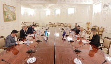 Қонунчилик палатаси Спикерининг биринчи ўринбосари А.Саидов ЕИнинг Марказий Осиё бўйича махсус вакили Т.Ҳакалани қабул қилди