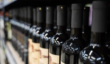 JSST dunyo mamlakatlarini tamaki va alkogol narxlarini oshirishga chaqirdi